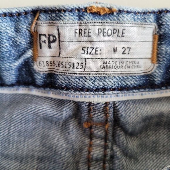 Free People Denim Jean Shorts Sz 27 Frayed Hem Lightly Distressed Button Fly - Picture 6 of 7